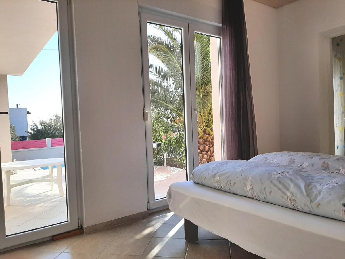 Helles Doppelzimmer Mit Bad, Terrasse Und Pool, Seperater Eingang, Liznjan, Istrien Eksteriør bilde