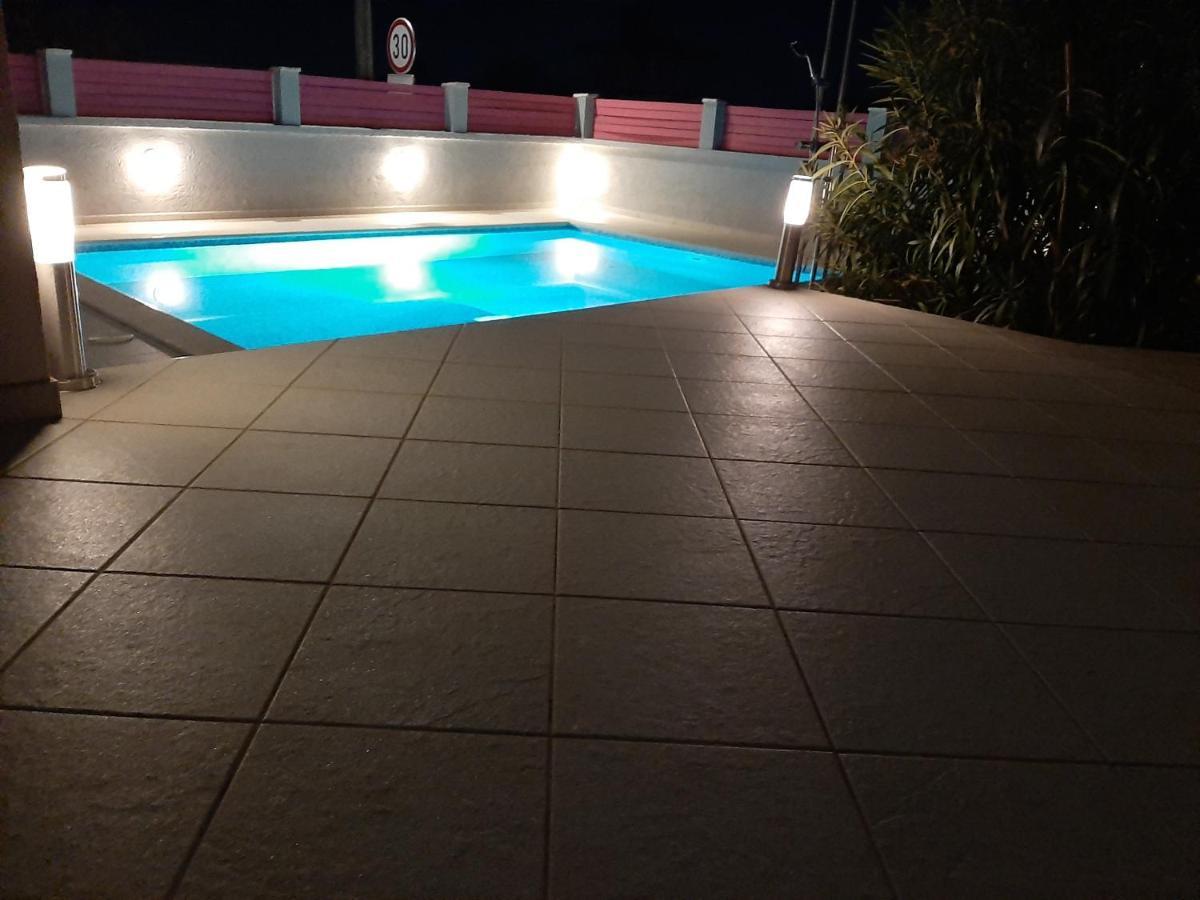 Helles Doppelzimmer Mit Bad, Terrasse Und Pool, Seperater Eingang, Liznjan, Istrien Eksteriør bilde