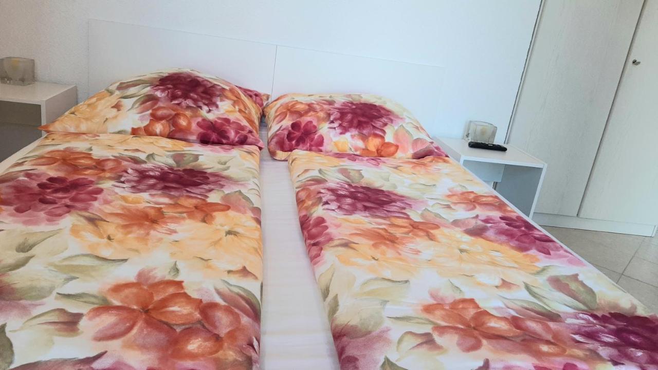 Helles Doppelzimmer Mit Bad, Terrasse Und Pool, Seperater Eingang, Liznjan, Istrien Eksteriør bilde