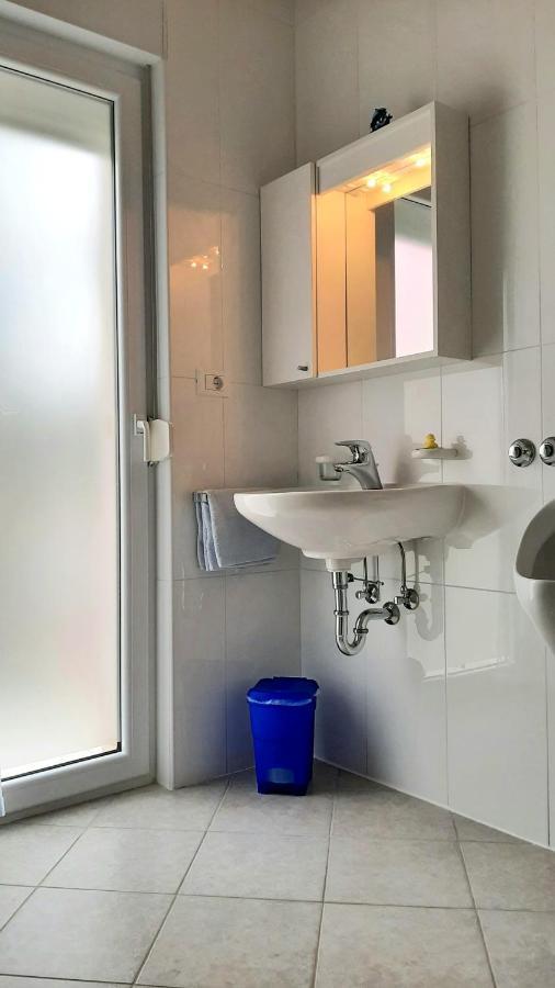 Helles Doppelzimmer Mit Bad, Terrasse Und Pool, Seperater Eingang, Liznjan, Istrien Eksteriør bilde